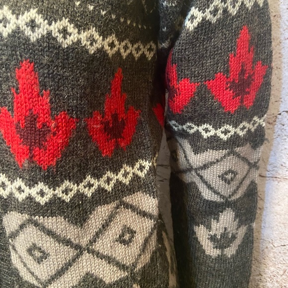 Northern Lifestyles Hand Knit Wool Cardigan 🇨🇦 - Picture 2 of 8